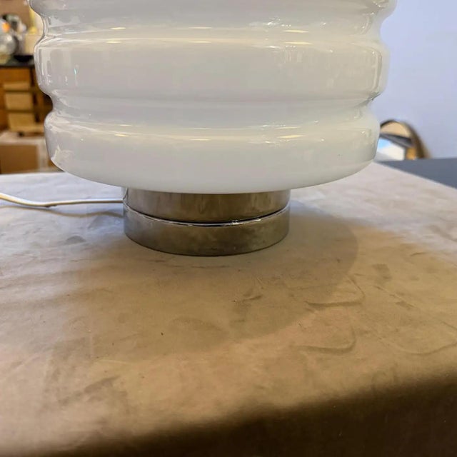 White 1990s Space Age Chromed Metal and White Glass Italian Round Table Lamp For Sale - Image 8 of 15