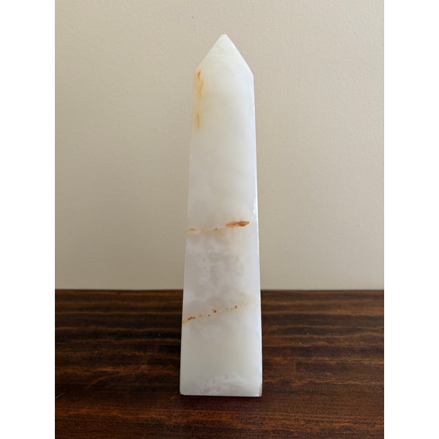 Green and Brown Onyx Marble Obelisk With Dramatic Veining For Sale In South Bend - Image 6 of 10