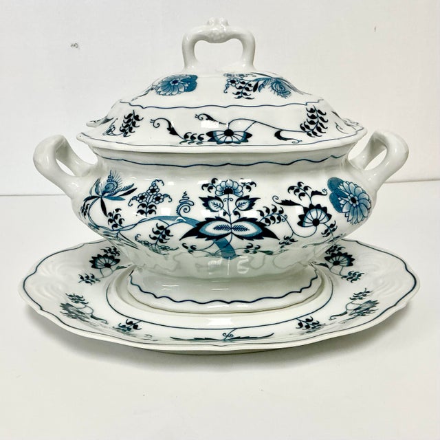 Ink Blue 1970s Vintage Japanese Chinoiserie Meissen Blue Danube Soup Tureen & Underplate For Sale - Image 8 of 16