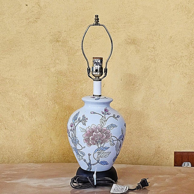 Vintage Chinoiserie Floral Porcelain Table Lamp With Hand-Painted Botanical Design For Sale In Washington DC - Image 6 of 18