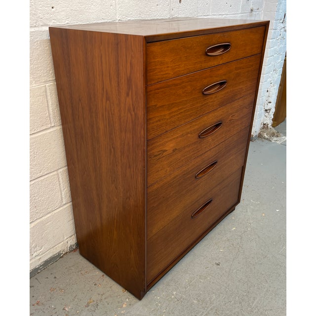 Mid 20th Century Henredon Circa 60' Mid-Century Modern Walnut Highboy Dresser For Sale - Image 5 of 17