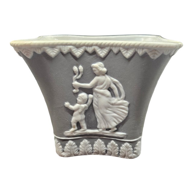Vintage Wedgewood Gray and White Satin Planter For Sale