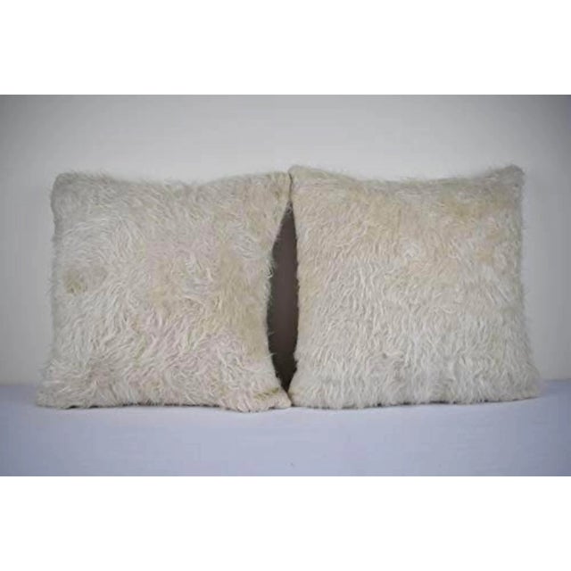 1990s 20 X 20'' White Pair Vintage Turkish Hair Siirt Shaggy Woven Kilim Pillow Covers (50 X 50 Cm) For Sale - Image 5 of 5