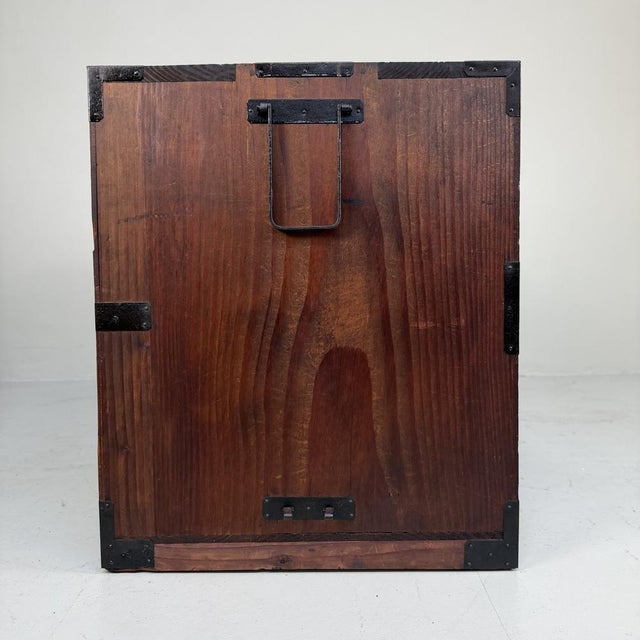 Low Japanese Kimono Tansu with Drawers, 1900s For Sale - Image 5 of 9