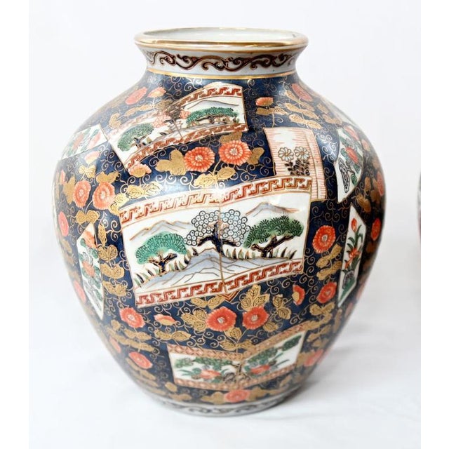 Japanese Imari Porcelain Vases Urns, Set of 2 For Sale - Image 4 of 6