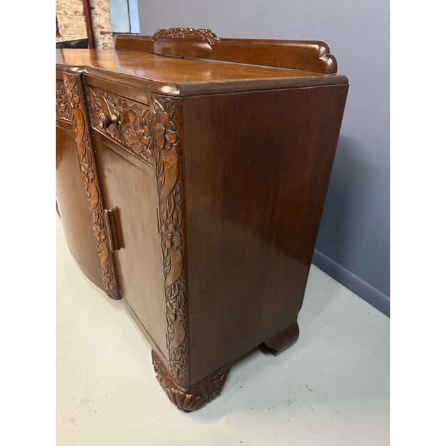 1920s Art Nouveau English Carved Sideboard in Oak For Sale - Image 4 of 11
