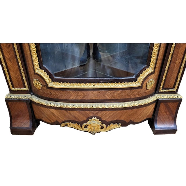 Antique French Bronze Mounted & Inlaid Corner Curio Cabinet Vitrine For Sale - Image 17 of 18