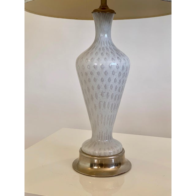 1960s Vintage Murano Bullicante White/Silver Table Lamp With Silver Drum Shade For Sale In Los Angeles - Image 6 of 7