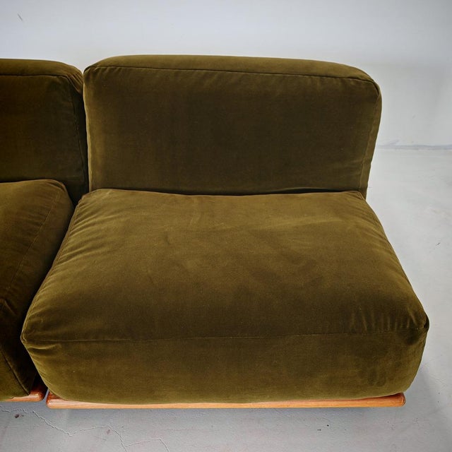 Vintage Modular Sofa in Green Velvet and Light Walnut by Mario Bellini for Cassina, 1970s, Set of 4 For Sale - Image 9 of 18