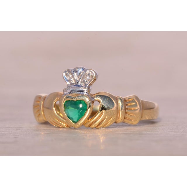 1990s The Clad: Irish Made Claddaugh Ring in Yellow Gold with Chalcedony and Diamond For Sale - Image 5 of 11