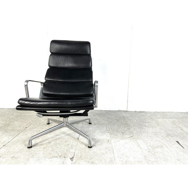 Ea222 Softpad Lounge Chair in Leather by Charles & Ray Eames for Vitra, 1990s For Sale - Image 10 of 11