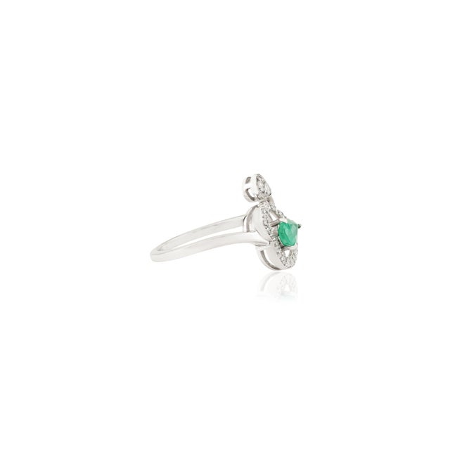 Metal Emerald & Diamond Heart Halo Toi Et Moi Bypass Ring in 14k White Gold Size 9 For Sale - Image 7 of 17