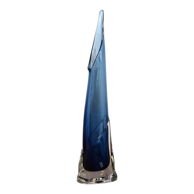 1990s Modern Sleek Branson Midnight Blue Slender Art Glass Calla Vase, Signed For Sale