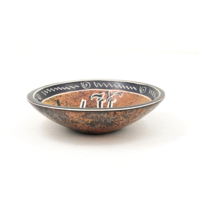 Early 20th Century Kisii Stone Bowl Bowl Kenya 4 Inch For Sale - Image 4 of 7