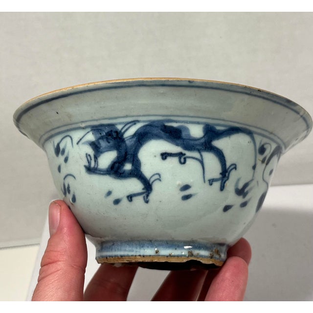 Ceramic 17th Century Late Ming Dynasty Chinese Blue & White Dragon Porcelain Bowl For Sale - Image 7 of 9