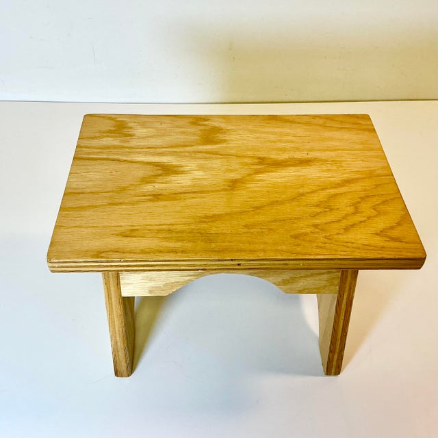 Tan 1980s Vintage Americana Farmhouse Boho Chic Folk Art Pine Step Stool For Sale - Image 8 of 9