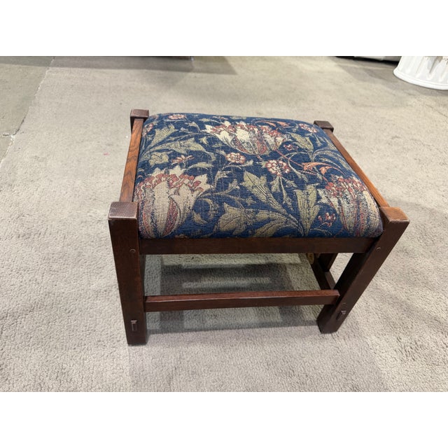 2020s Stickley Furniture Missions Style Rocking Chair and Ottoman For Sale - Image 5 of 6