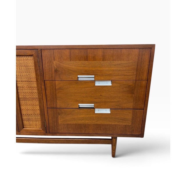 Mid-Century Modern American of Martinsville Accord 9-Drawer Dresser - Refinished For Sale In Philadelphia - Image 6 of 12
