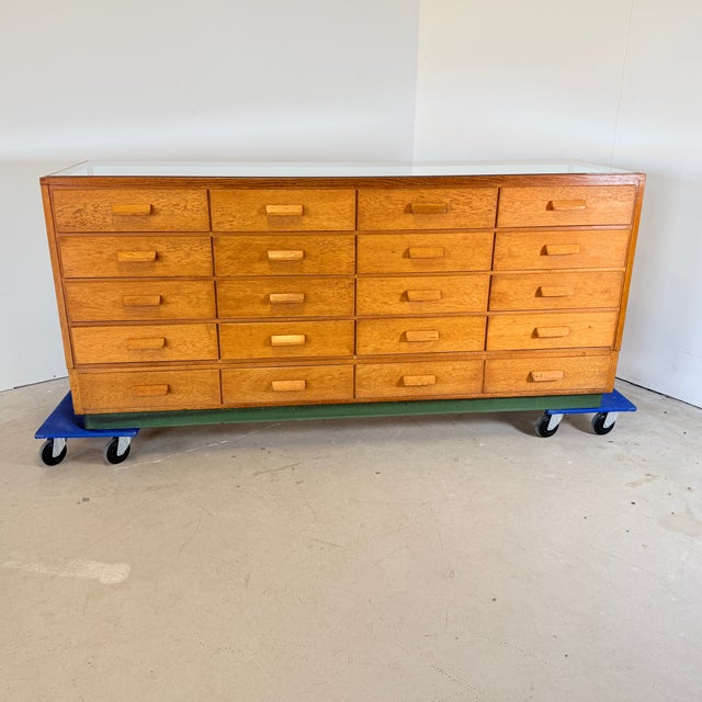 Vintage Oak Display Counter from SLB Stuttgart, 1950s For Sale - Image 6 of 18
