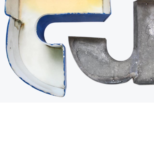 Metal 1970s Vintage Industrial Channel Letter R Signage Volumetric 3d Romania For Sale - Image 7 of 7