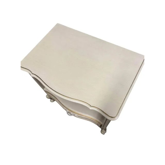 Vintage Mid-Century Rhone Off-White (Cream) & Gold French Provincial 1 Drawer Nightstands - A Pair For Sale - Image 4 of 11