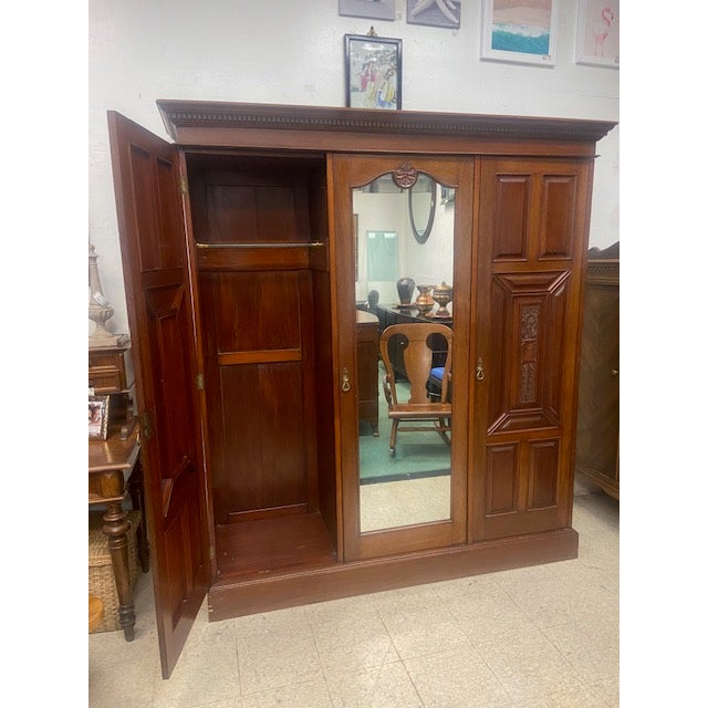 The early 20th century, particularly the 1910s, was a period of significant change in furniture design. This era saw the...
