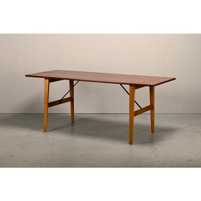 Hunting table designed by Børge Mogensen for Søborg Møbelfabrik, Denmark, 1950s. The solid oak frame and teak veneer...