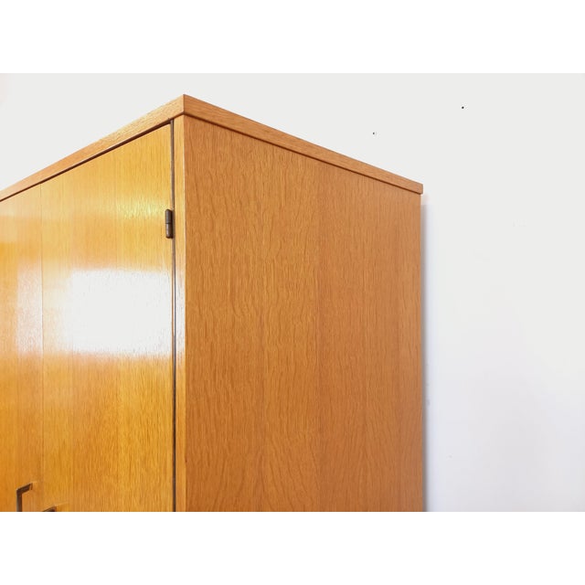 Mid-Century Modern Vintage Tan Oak Wardrobe, 1960s For Sale - Image 3 of 18
