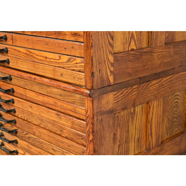 Antique Arts & Crafts Oak 31-Drawer Architect's Blueprint Flat File Cabinet by Hamilton, Circa 1900 For Sale - Image 12 of 17