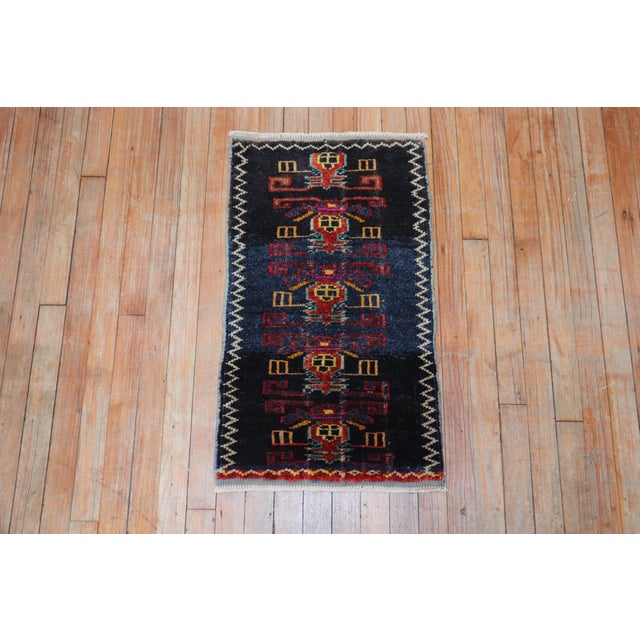 Mid 20th Century Mini Turkish Mat Rug - 2'6" x 2'8" For Sale In New York - Image 6 of 6