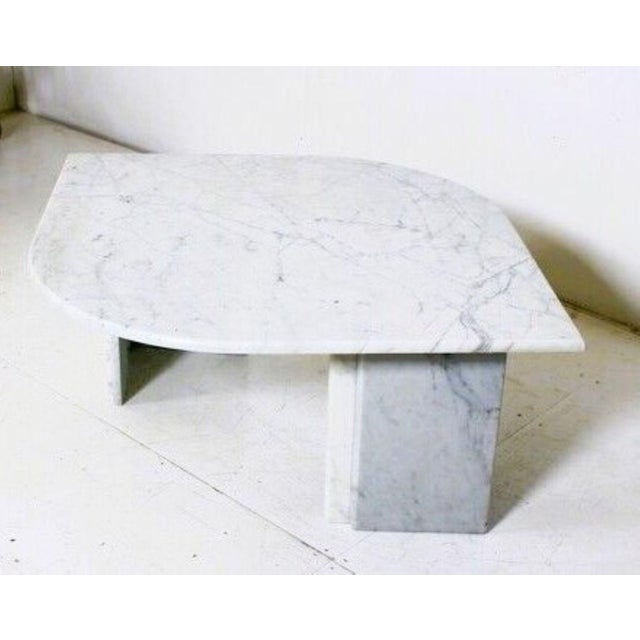 1980s Italian Carrara Marble Teardrop-Shaped Coffee Table from Ligne Roset, 1980s For Sale - Image 5 of 14