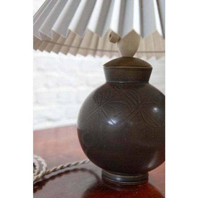 Art Deco Ceramic Table Lamp by Nils Thorsson for Aluminia Royal Copenhagen, 1950 For Sale - Image 3 of 14