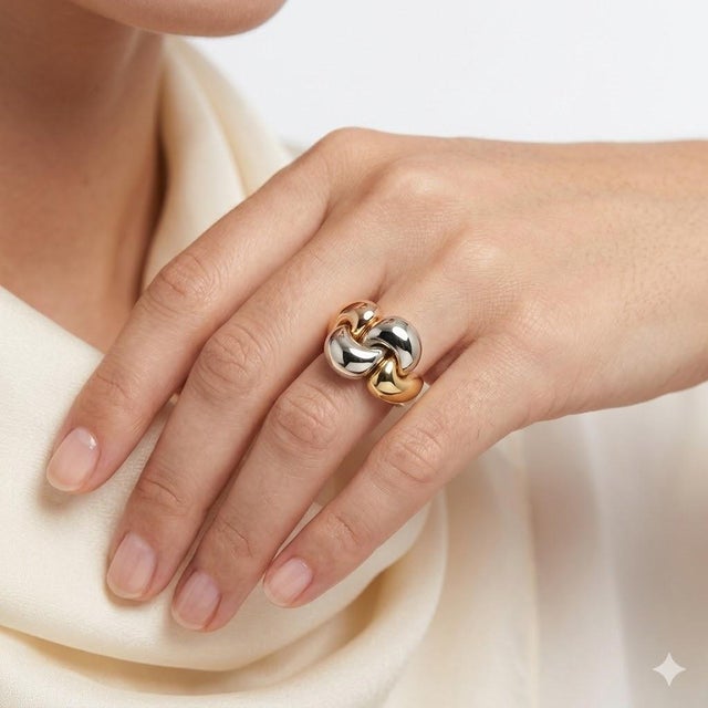 18k Gold, Rose Gold, White Gold, Yellow Gold ring. Made in Italy. Total weight 14.02g. Sizable. I