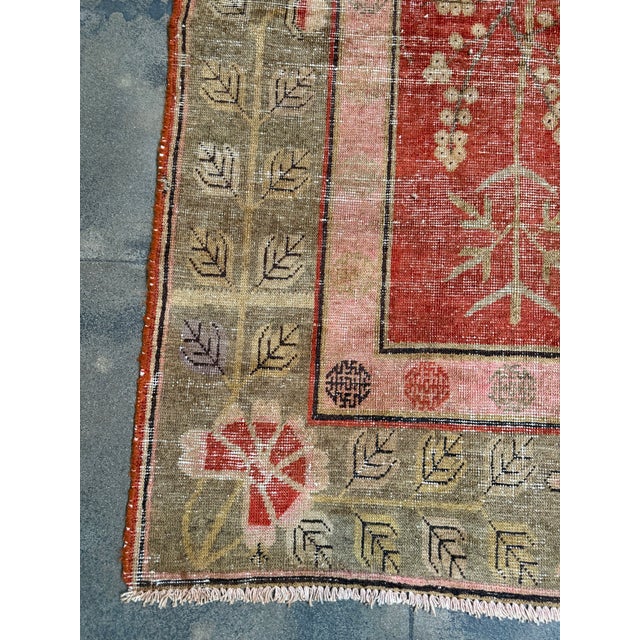 Early 20th Century Antique 1900s Samarkand Rug With Floral Motifs For Sale - Image 5 of 6