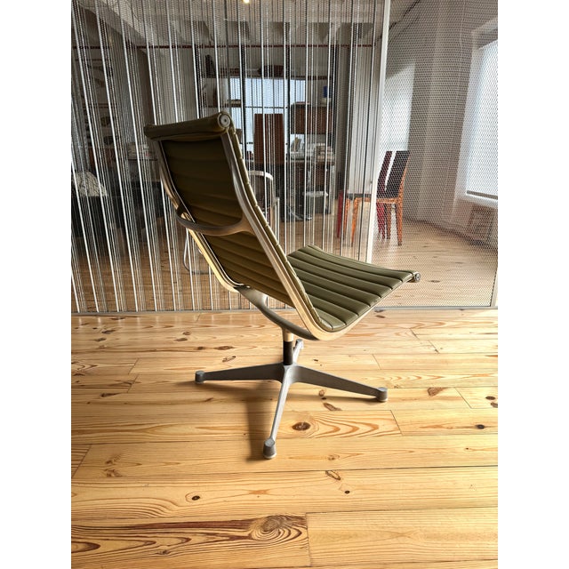 Herman Miller Pair of Eames Group Lounge Chairs For Sale - Image 4 of 8