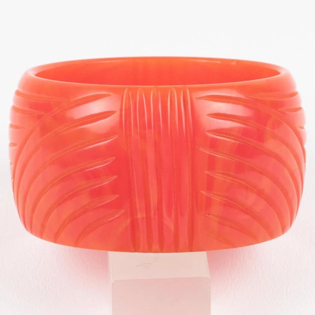 Art Deco Carved Bakelite Bracelet Bangle Tequila Sunrise Pink Marble For Sale - Image 3 of 4