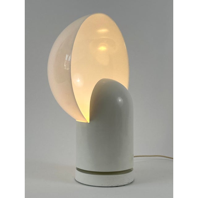Extremely rare, large and elegant mid-century modern acrylic glass and aluminum table lamp. Model 'radar'. With rotating...