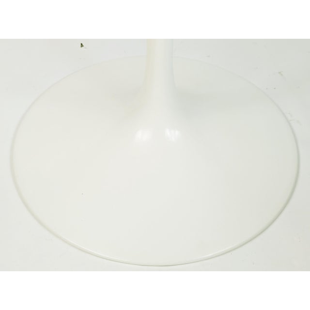 Ivory White Cast Aluminum & Laquered Wood Tulip Round Table by Eero Saarinen for Knoll International, 1980s For Sale - Image 8 of 15