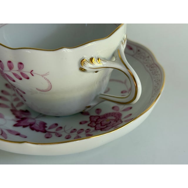 1990s Neuer Auschnitt Coffee Cup and Saucer with Purple Indian Painting and Gilt Rim from Meissen, 1990s, Set of 2 For Sale - Image 5 of 9