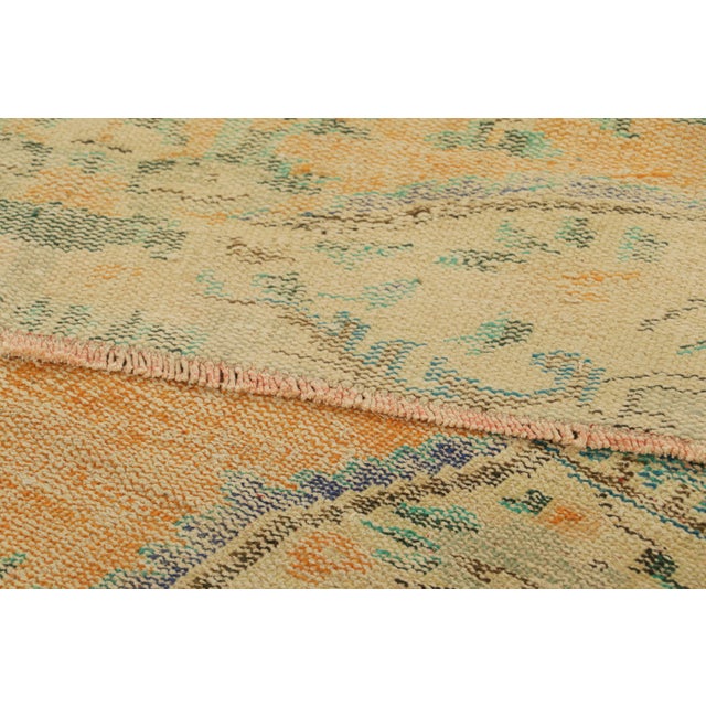 Textile Vintage Zeki Müren Rug in Orange Open Field With Floral Medallion | Rug & Kilim For Sale - Image 7 of 7