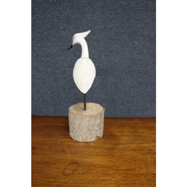 Hand-Carved White Heron Sculpture on Natural Wood Base by Roe For Sale In Philadelphia - Image 6 of 9