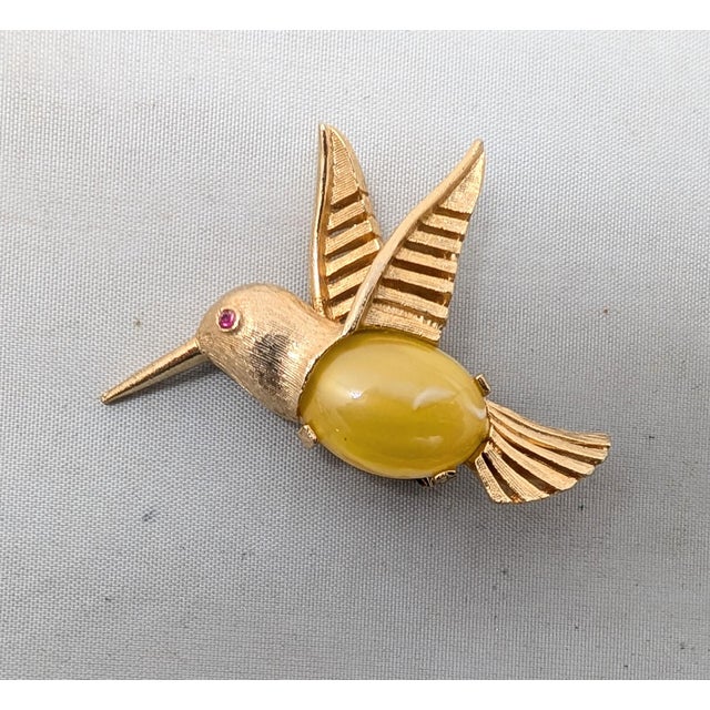 Vintage 1960s Signed Napier Goldtone Yellow Cabochon Hummingbird For Sale In Philadelphia - Image 6 of 7