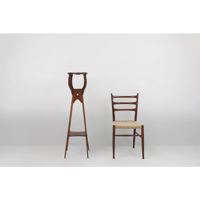 A refined French Art Deco console from around 1940, crafted in solid oak and showcasing the clean geometry and sculptural...