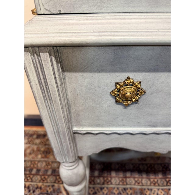 Vintage American William & Mary Style Painted Cabinet, 1930s For Sale - Image 6 of 10