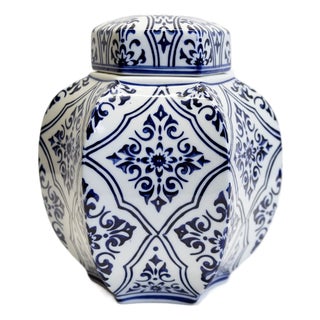 Vintage Chinoiserie Blue & White Hexagon Ginger Jar For Sale