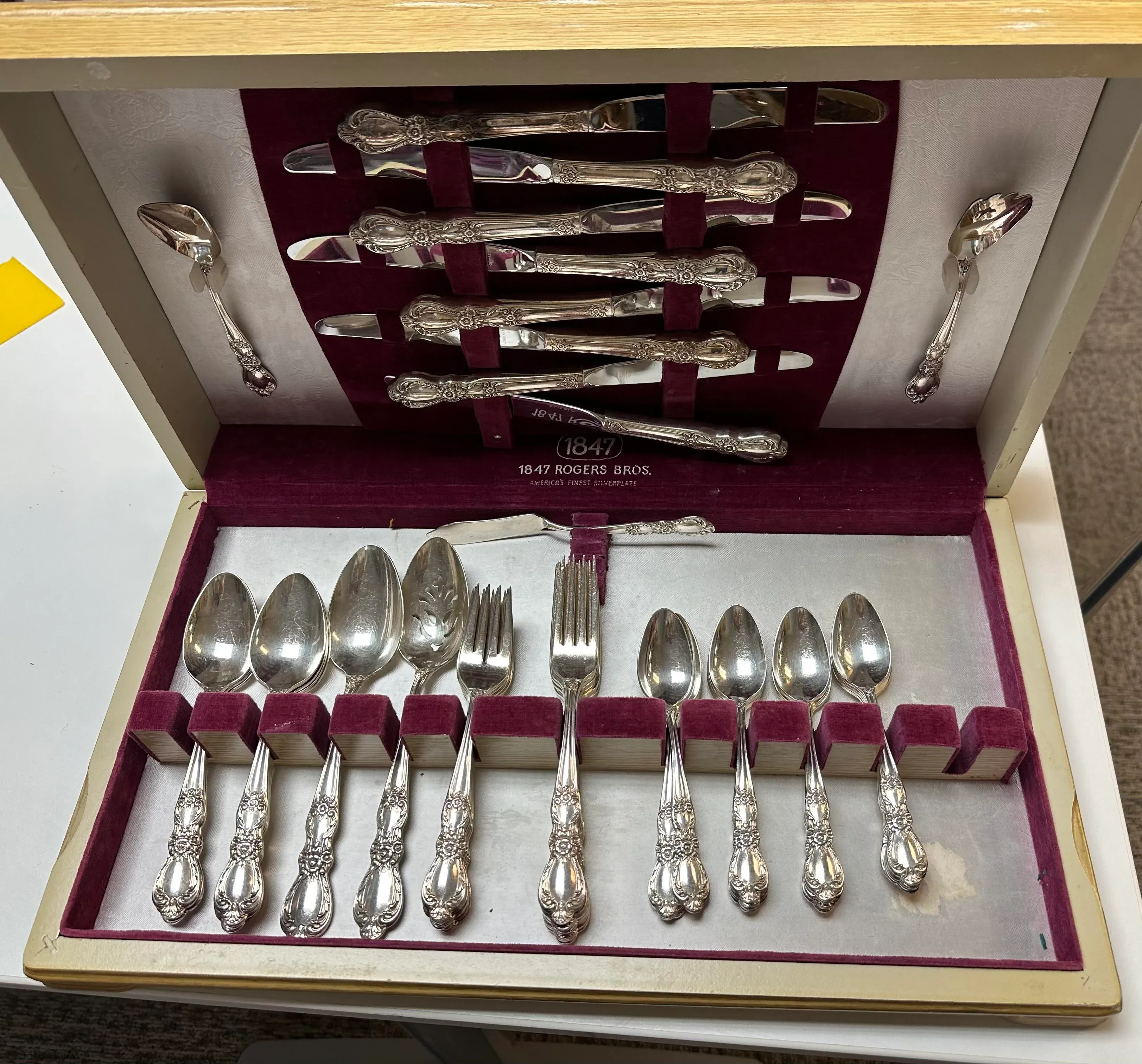 1847 Rogers Bros. Heritage Silverplate Flatware Set- 57 Pieces