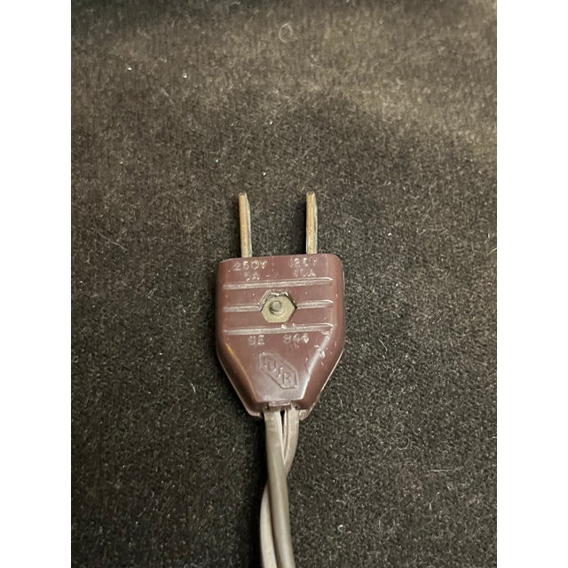 White Mid 20th Century MCM Alabaster Iceberg Lamp With Polar Bear For Sale - Image 8 of 10