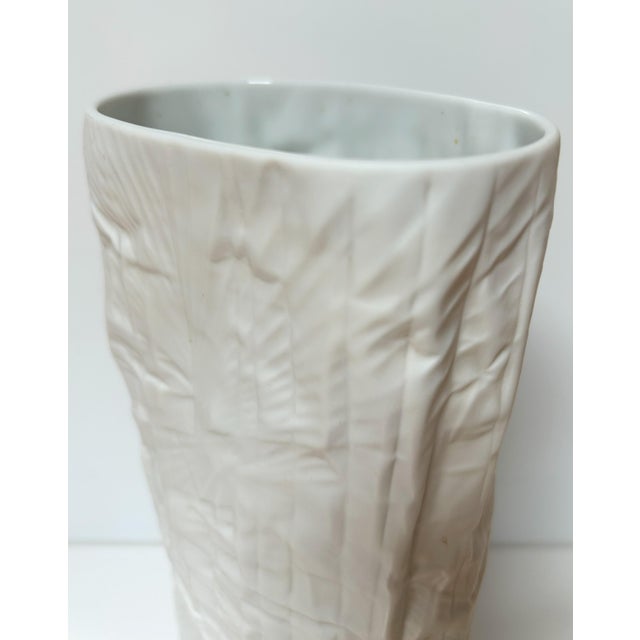 Paper Structure Vase in Biscuit Porcelain by Martin Freyer for Rosenthal Studio Line For Sale - Image 3 of 7