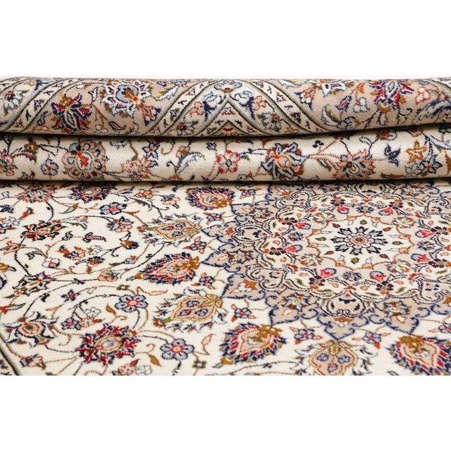 Kashan Rug in Hand-Knotted Wool For Sale - Image 10 of 11