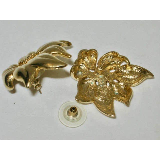 This is part of Chairish’s Costume Jewelry assortment. Gorgeous large rare gold-plated open work poinsettia pierced-post...